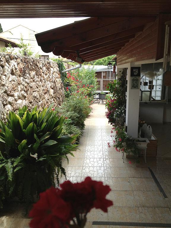 Mina Teva Villa Metula Buitenkant foto